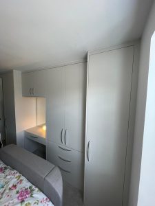 custom-fitted-wardrobe