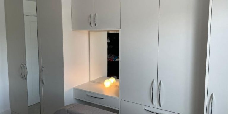 Fitted Wardrobe With Vanity