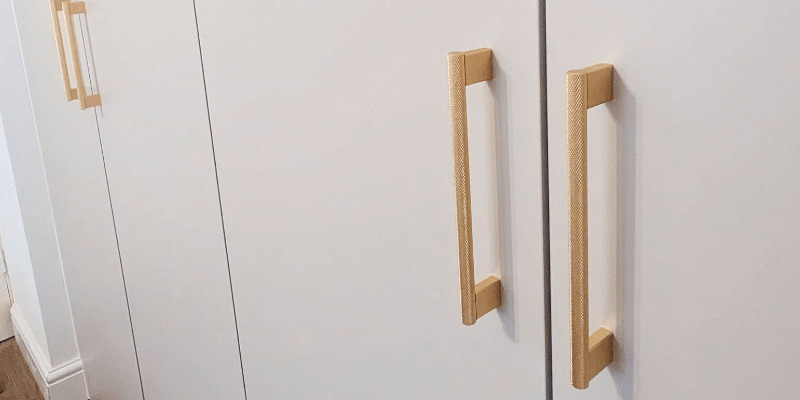 handles on wardrobe